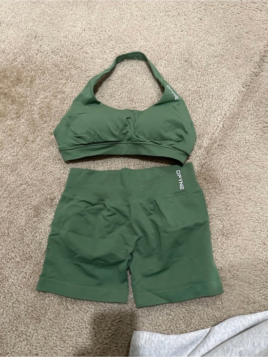 Dfyne Other - DFYNE Green Workout Sports Bra & Shorts Set
